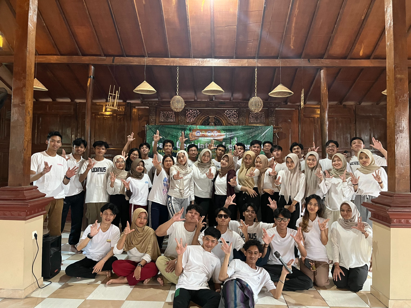 Prakter Public Speaking dan Hospitality 2